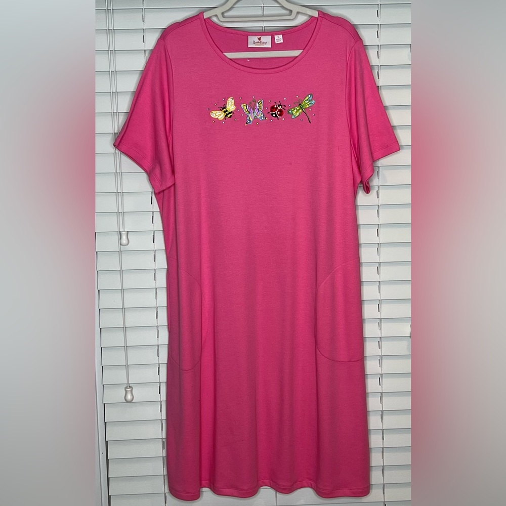 Quacker Factory short sleeve dress w/side seam pockets & embroidery